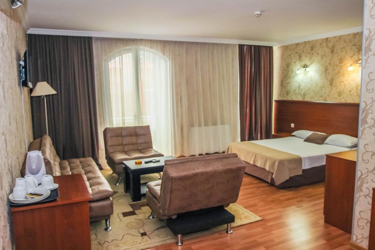 Hotel Istanbul Batumi Exterior photo