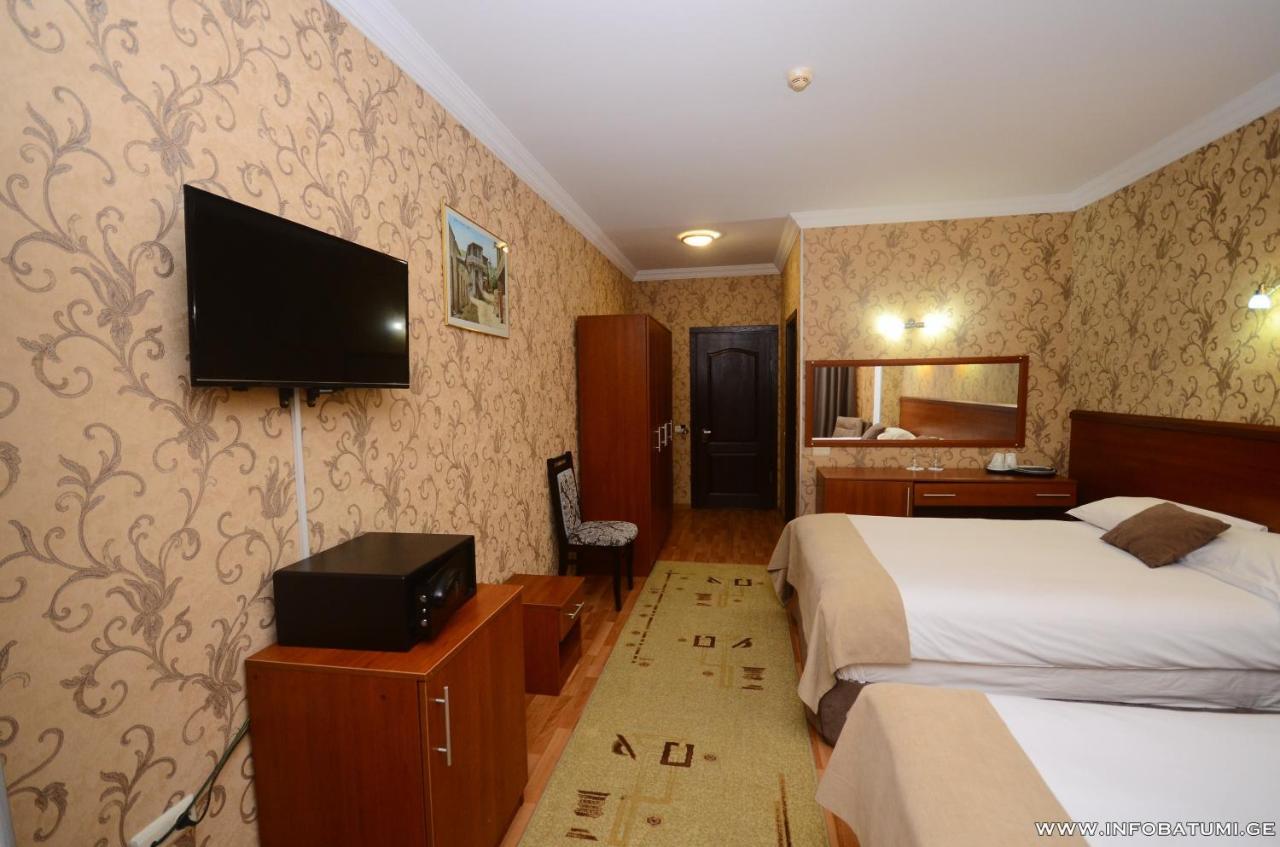 Hotel Istanbul Batumi Exterior photo