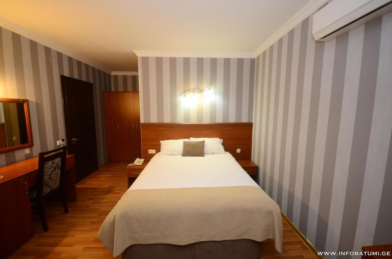 Hotel Istanbul Batumi Exterior photo